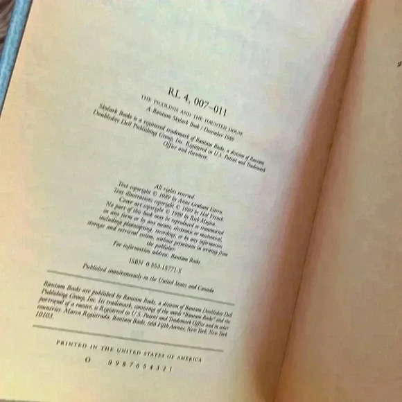 Vintage The Picolinis and the Haunted House by Anne Estern Hardback Book 1989 - Picture 4 of 6